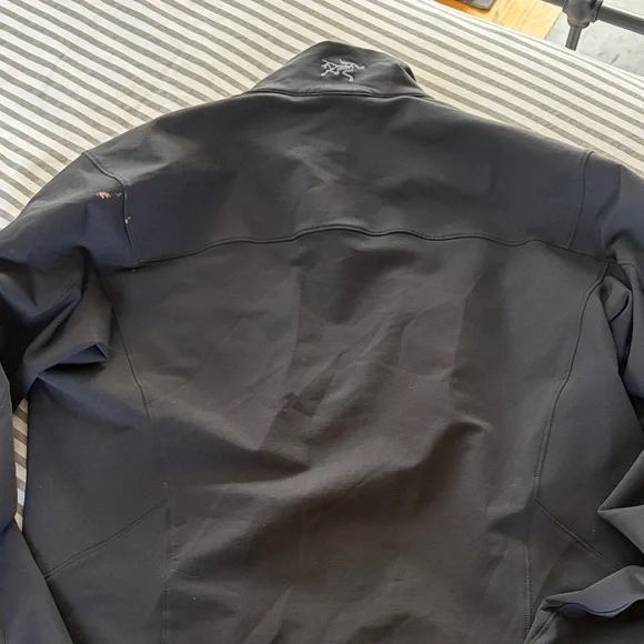 Arc'teryx Black Men's Softshell Performance Jacket - Picture 8 of 14